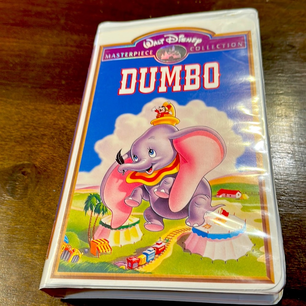 Disneys Dumbo in clamshell case VHS